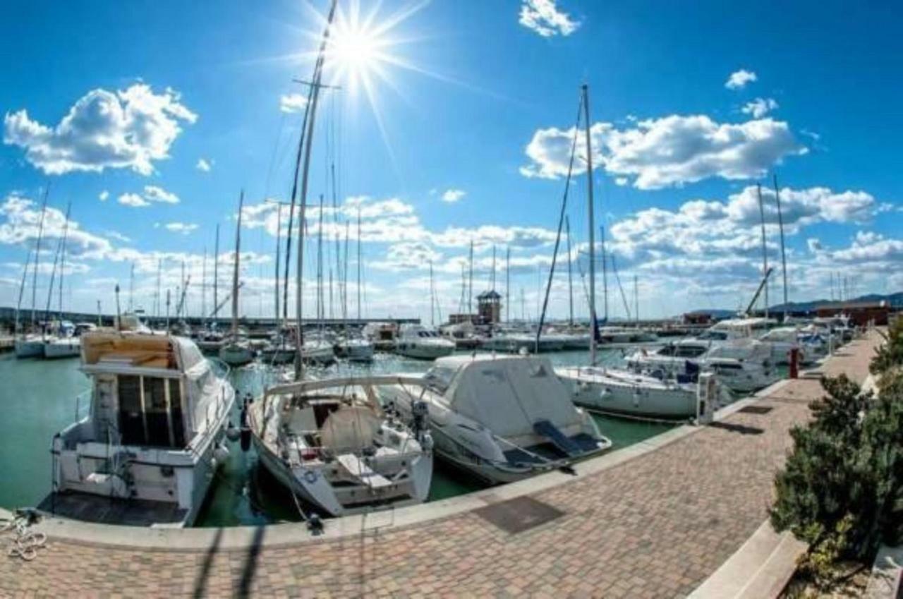 Yacht Suite Марина-ди-Гроссето Экстерьер фото