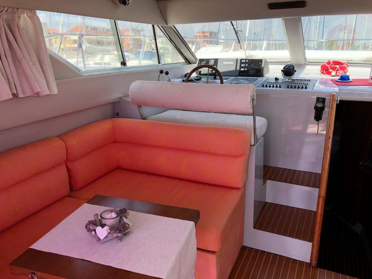 Yacht Suite Марина-ди-Гроссето Экстерьер фото